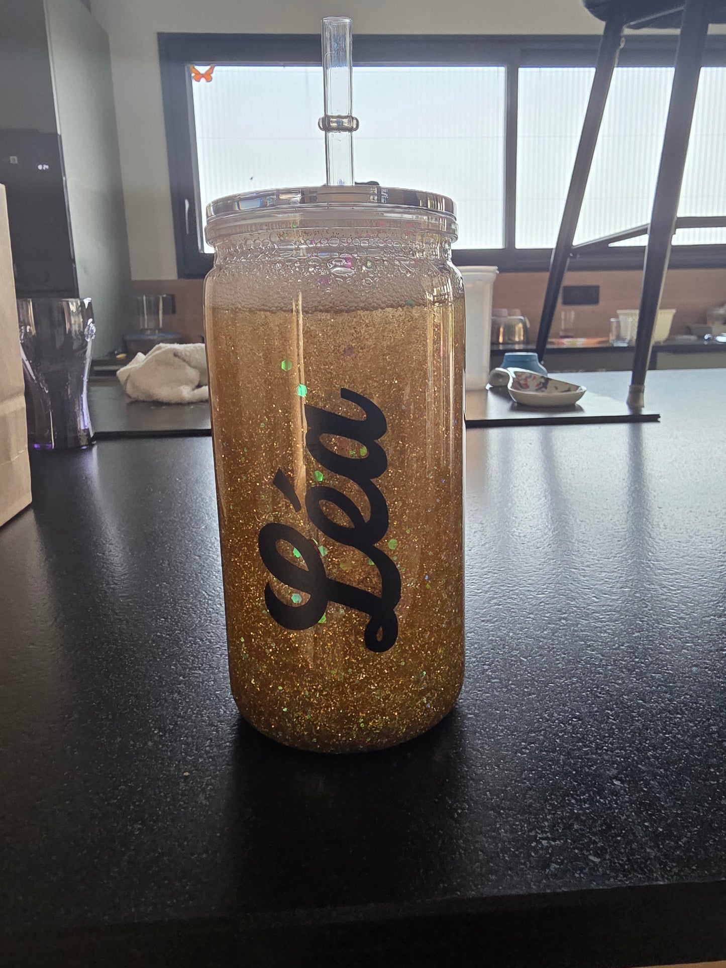 Gobelet paillette avec paille